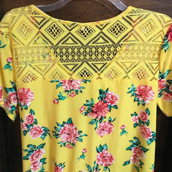 Yellow Floral Top with Lace Back Shoulders LG - Picture 5 of 5